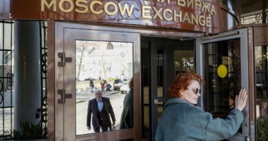 Moscow Exchange starts trading bonds denominated in Chinese yuan