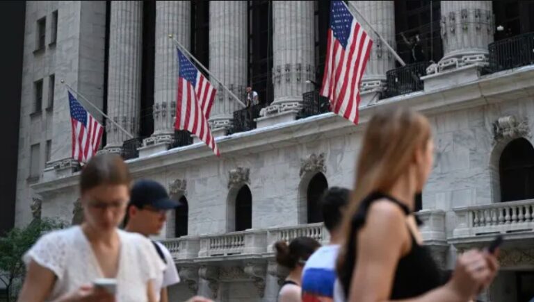 Global Stock-Market Meltdown Intensifies: Tech Shares Plummet, Nasdaq Futures Down 3%, and Japanese Equities Suffer Decade-Worst Crash