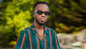 Akwaboah has released ‘Live and Personal’- A heartfelt tribute that honors three generations