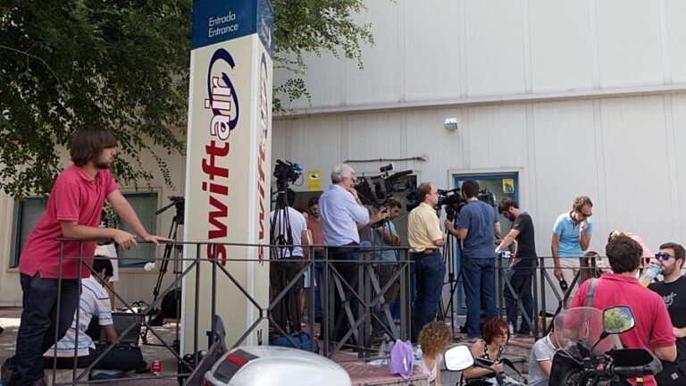 Air Algerie crash: Manslaughter trial for aircraft lessor starts in Paris