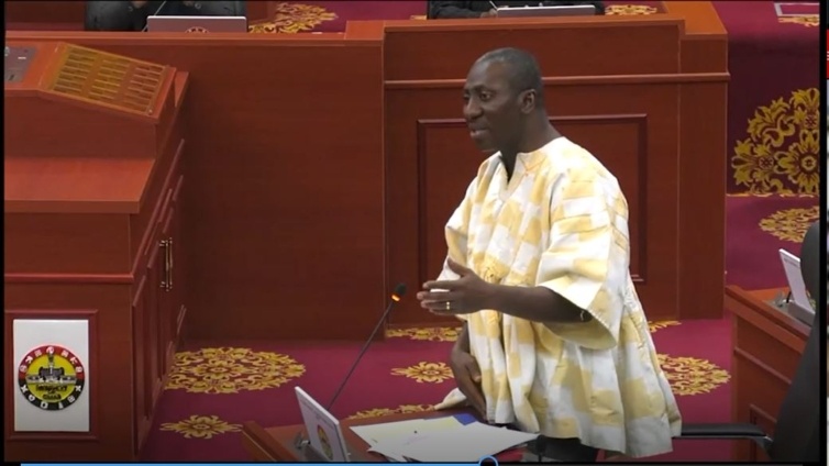 Minority urges government to pay outstanding UK scholarship fees