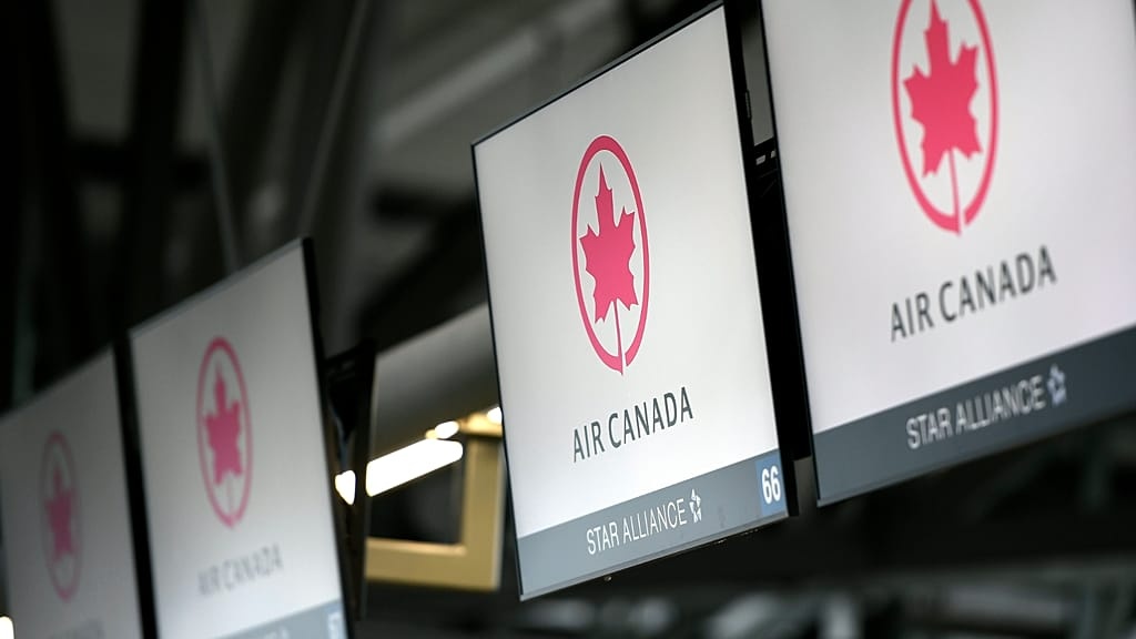 Canada orders 21-day isolation for travellers from Ebola zones