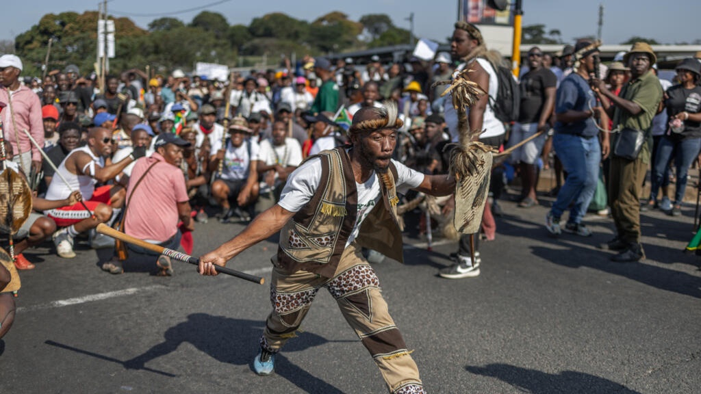 South Africa vows firm response to anti-migrant violence
