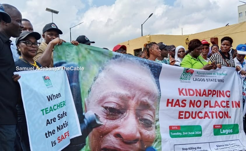 Teachers protest schoolchildren kidnappings in Nigeria