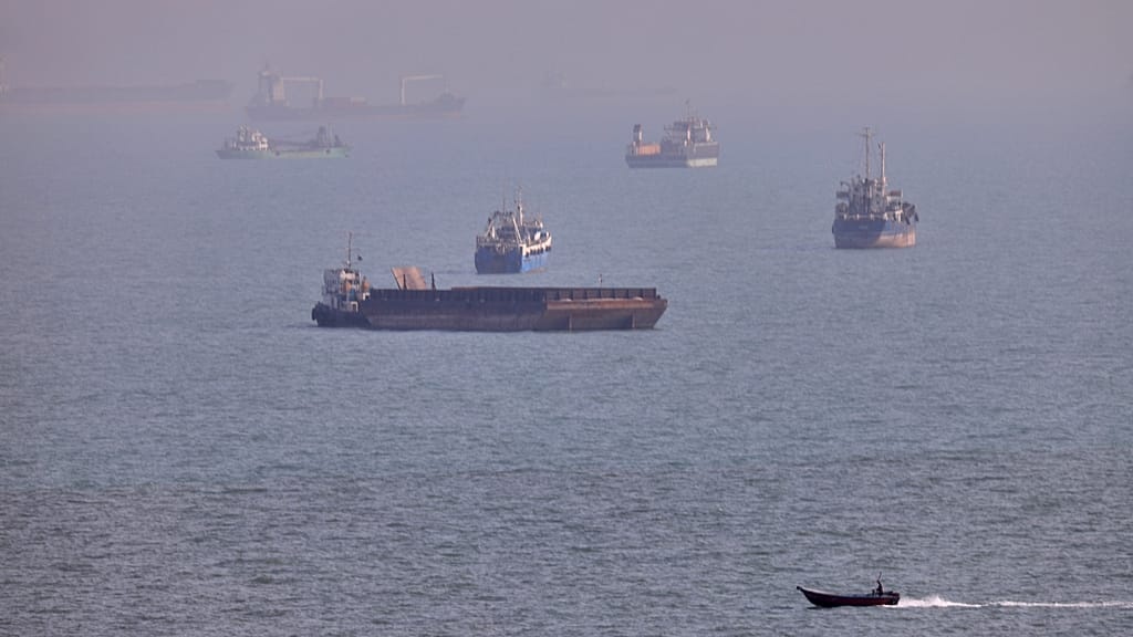 Oil prices rise as traders assess US-Iran talks on Strait of Hormuz deal