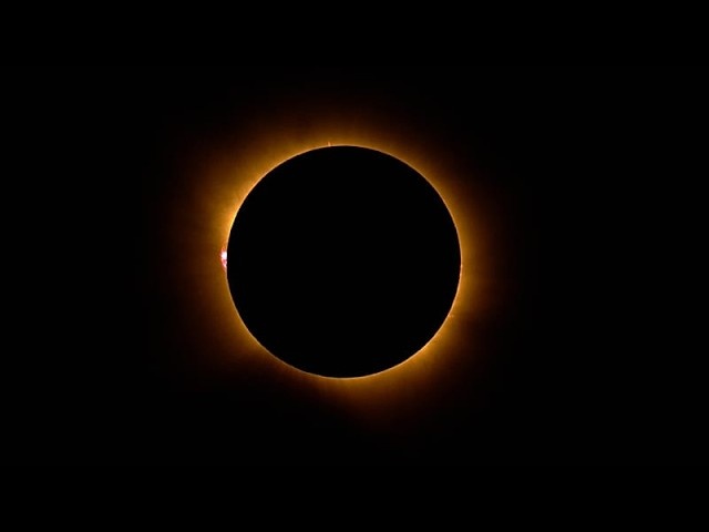 Thousands watch partial solar eclipse in north of Algeria
