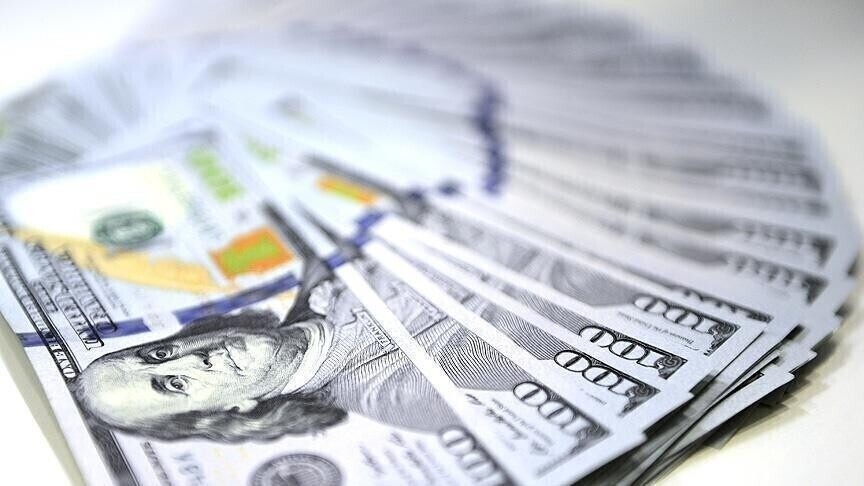 US dollar falls to 10-week low as weak economic data weighs on Fed rate outlook