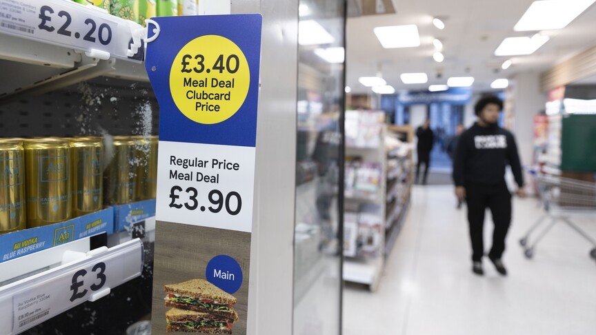 UK economy expands 0.4% in Q2 as services offset stagnant production
