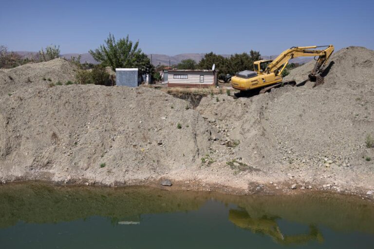 South Africa: Illegal mining putting Johannesburg infrastructure at risk