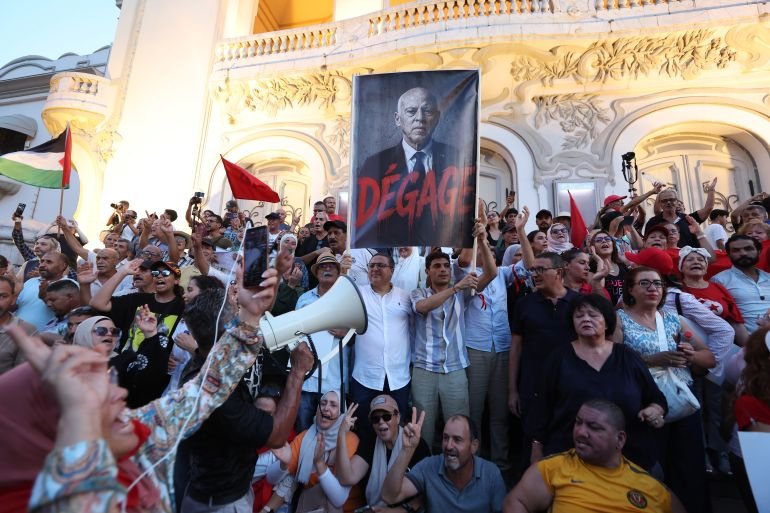 Tunisia: Court starts final hearing in mass trial of opposition figures