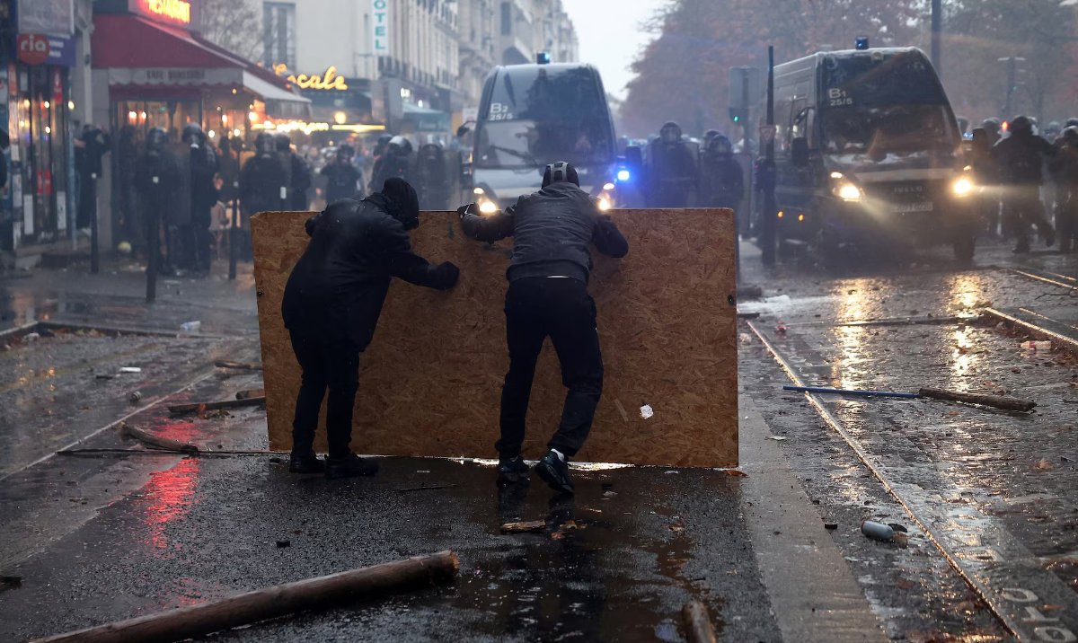 French Senate backs bill making protesters pay up to €10,000 for unrest damage
